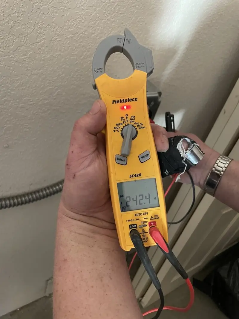Voltage testing with clamp meter during Generator Installation in Tichigan